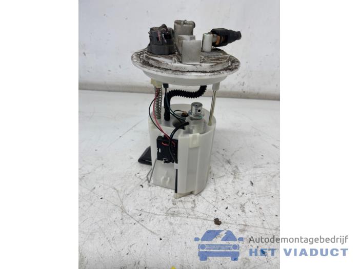 Gebruikte Benzinepomp Mitsubishi Space Star (A0) 1.0 12V Prijs € 60,00 Margeregeling aangeboden door Het Viaduct