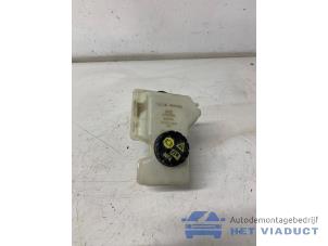 Gebruikte Hoofdremcilinder Volkswagen Polo VI (AW1) 1.0 MPi 12V Prijs € 75,00 Margeregeling aangeboden door Het Viaduct