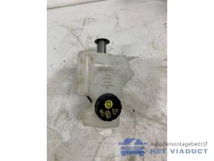 Gebruikte Hoofdremcilinder Volkswagen Taigo 1.5 TSI 16V Prijs € 60,00 Margeregeling aangeboden door Het Viaduct