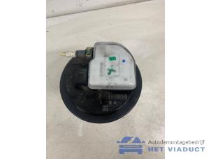 Gebruikte Benzinepomp Opel Crossland (X) 1.2 Turbo 12V Prijs € 120,00 Margeregeling aangeboden door Het Viaduct