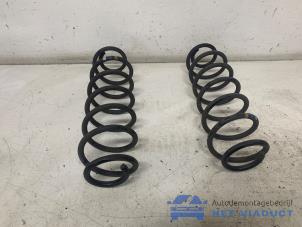 Gebruikte Schroefveer achter Opel Crossland (X) 1.2 Turbo 12V Prijs € 30,00 Margeregeling aangeboden door Het Viaduct