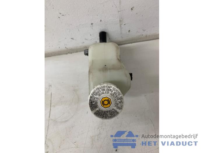 Gebruikte Hoofdremcilinder Mitsubishi Space Star (A0) 1.2 12V Prijs € 35,00 Margeregeling aangeboden door Het Viaduct
