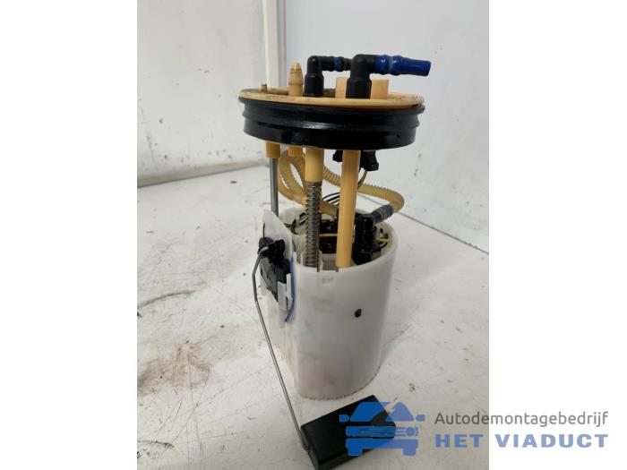 Gebruikte Benzinepomp Volkswagen Polo V (6R) 1.4 TDI 12V 90 Prijs € 50,00 Margeregeling aangeboden door Het Viaduct