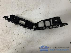 Gebruikte Bumpersteun links-achter Volkswagen Polo V (6R) 1.4 TDI 12V 90 Prijs € 15,00 Margeregeling aangeboden door Het Viaduct