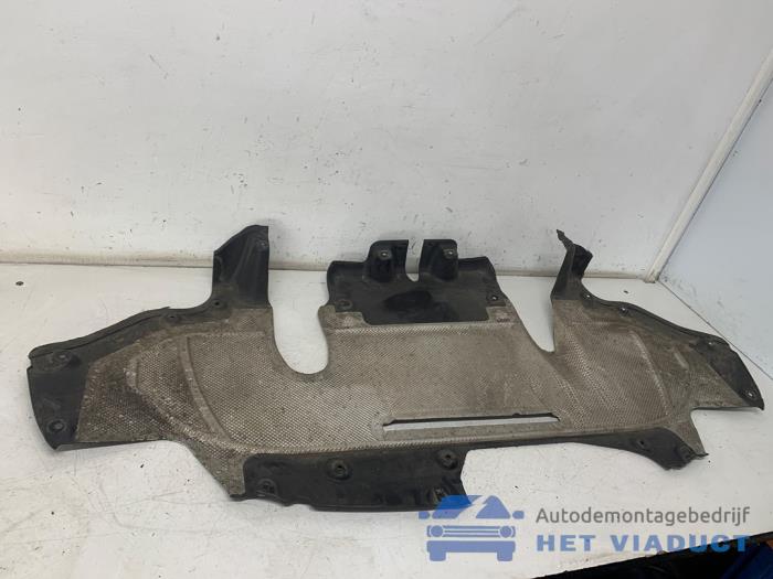 Gebruikte Bodem beschermplaat BMW 5 serie Touring (G31) 530d xDrive 3.0 TwinPower Turbo 24V Prijs € 100,00 Margeregeling aangeboden door Het Viaduct