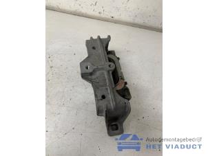 Gebruikte Motorsteun Mercedes CLA Shooting Brake (117.9) 1.6 CLA-180 16V Prijs € 40,00 Margeregeling aangeboden door Het Viaduct