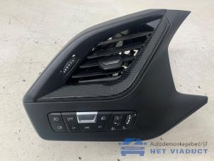 Gebruikte Luchtrooster Dashboard BMW 1 serie (F40) 118d 2.0 16V Prijs € 75,00 Margeregeling aangeboden door Het Viaduct