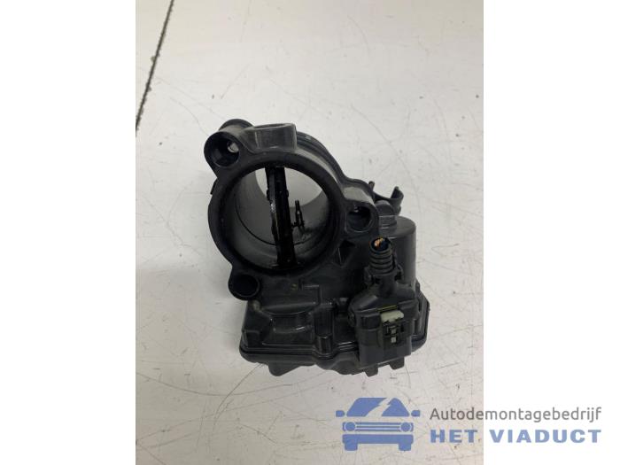 Gebruikte Gasklephuis BMW 1 serie (F40) 118d 2.0 16V Prijs € 60,00 Margeregeling aangeboden door Het Viaduct