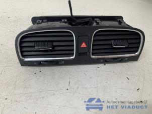 Gebruikte Luchtrooster Dashboard Volkswagen Golf VI (5K1) 1.4 TSI 122 16V Prijs € 25,00 Margeregeling aangeboden door Het Viaduct