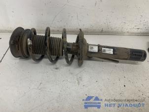 Gebruikte Mac Phersonpoot rechts-voor Volkswagen Touran (5T1) 2.0 TDI 150 Prijs € 85,00 Margeregeling aangeboden door Het Viaduct