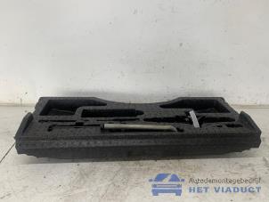 Gebruikte Gereedschap Set Volkswagen Touran (5T1) 2.0 TDI 150 Prijs € 70,00 Margeregeling aangeboden door Het Viaduct