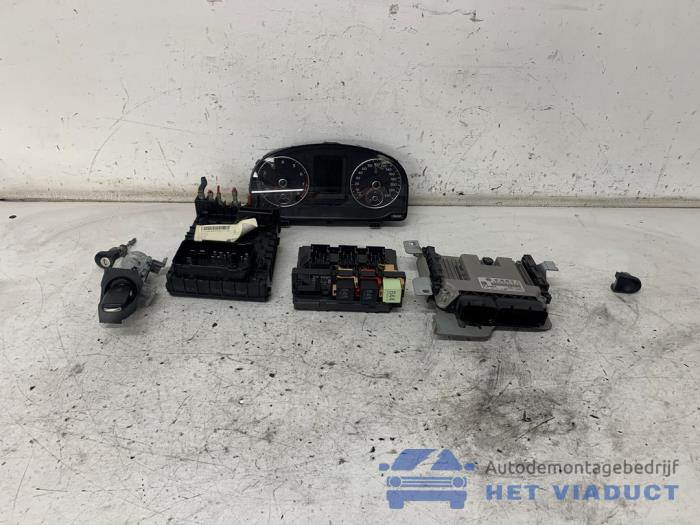 Gebruikte Kontaktslot + computer Volkswagen Touran (1T3) 1.4 16V TSI 140 Prijs € 350,00 Margeregeling aangeboden door Het Viaduct