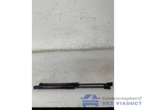 Gebruikte Set Gasdempers Achterklep Hyundai i10 1.0 T-GDi 12V N-Line Prijs € 30,00 Margeregeling aangeboden door Het Viaduct