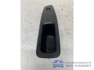 Gebruikte Schakelaar Elektrisch Raam Hyundai i10 1.0 T-GDi 12V N-Line Prijs € 20,00 Margeregeling aangeboden door Het Viaduct