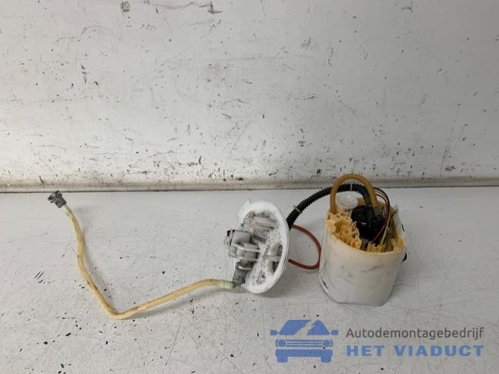 Gebruikte Benzinepomp Mercedes A (177.0) 1.3 A-180 Turbo 16V Prijs € 70,00 Margeregeling aangeboden door Het Viaduct
