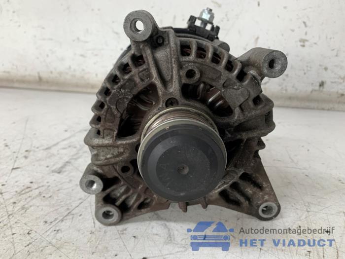 Dynamo van een Mercedes-Benz A (177.0) 1.3 A-180 Turbo 16V 2019