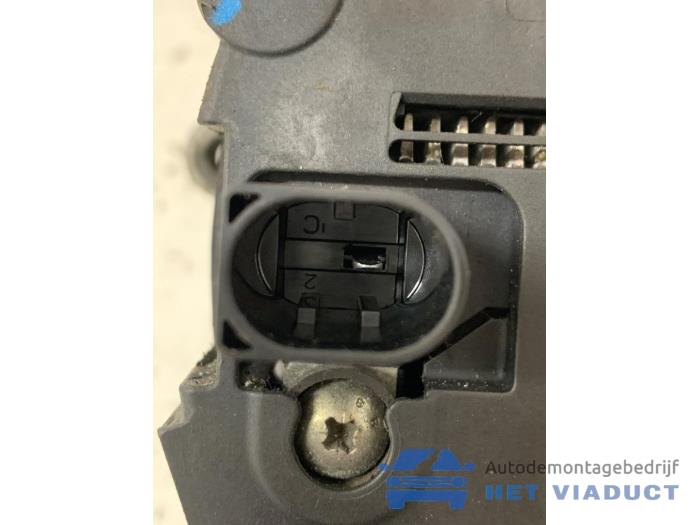 Dynamo van een Mercedes-Benz A (177.0) 1.3 A-180 Turbo 16V 2019