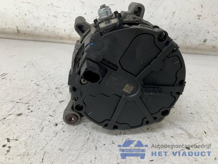 Dynamo van een Mercedes-Benz A (177.0) 1.3 A-180 Turbo 16V 2019