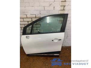 Gebruikte Deur 4Deurs links-voor Renault Captur (2R) 0.9 Energy TCE 12V Prijs € 600,00 Margeregeling aangeboden door Het Viaduct