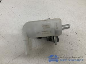 Gebruikte Hoofdremcilinder Ford B-Max (JK8) 1.0 EcoBoost 12V 100 Prijs € 35,00 Margeregeling aangeboden door Het Viaduct