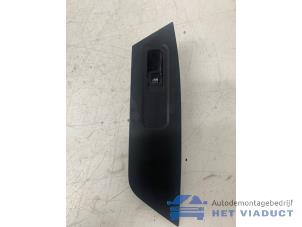 Gebruikte Ruit schakelaar elektrisch Skoda Kodiaq 1.5 TSI 150 ACT 16V Prijs € 20,00 Margeregeling aangeboden door Het Viaduct