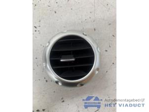 Gebruikte Luchtrooster Dashboard Audi TT Roadster (8N9) 3.2 V6 24V Quattro Prijs € 20,00 Margeregeling aangeboden door Het Viaduct