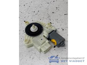 Gebruikte Motor electrisch raam Volkswagen Golf VII (AUA) 1.2 TSI 16V Prijs € 30,00 Margeregeling aangeboden door Het Viaduct