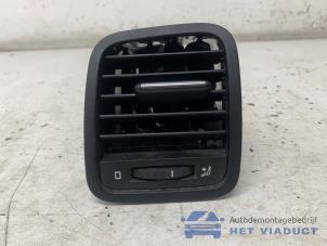 Gebruikte Luchtrooster Dashboard Skoda Yeti (5LAC) 1.2 TSI 16V Prijs € 20,00 Margeregeling aangeboden door Het Viaduct