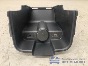 Gebruikte Opbergvak Opel Astra J Sports Tourer (PD8/PE8/PF8) 1.6 CDTI 16V Prijs € 20,00 Margeregeling aangeboden door Het Viaduct