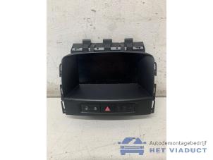 Gebruikte Display Interieur Opel Astra J Sports Tourer (PD8/PE8/PF8) 1.6 CDTI 16V Prijs € 270,00 Margeregeling aangeboden door Het Viaduct