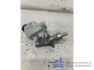 Gebruikte Hoofdremcilinder Opel Astra J Sports Tourer (PD8/PE8/PF8) 1.6 CDTI 16V Prijs € 25,00 Margeregeling aangeboden door Het Viaduct