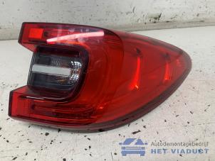 Gebruikte Achterlicht rechts Renault Kadjar (RFEH) 1.2 Energy TCE 130 Prijs € 350,00 Margeregeling aangeboden door Het Viaduct