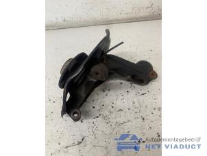 Gebruikte Asschenkel links-voor Renault Kadjar (RFEH) 1.2 Energy TCE 130 Prijs € 100,00 Margeregeling aangeboden door Het Viaduct