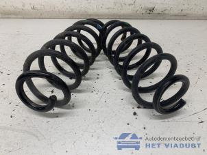 Gebruikte Veerschroef achter Renault Kadjar (RFEH) 1.2 Energy TCE 130 Prijs € 50,00 Margeregeling aangeboden door Het Viaduct