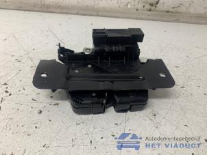 Gebruikte Achterklep Slotmechaniek BMW 4 serie Gran Coupe (F36) 420i 2.0 TwinPower Turbo 16V Prijs € 60,00 Margeregeling aangeboden door Het Viaduct