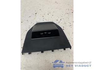 Gebruikte AUX/USB aansluiting Skoda Fabia IV (PJ3) 1.0 MPI 12V Prijs € 35,00 Margeregeling aangeboden door Het Viaduct