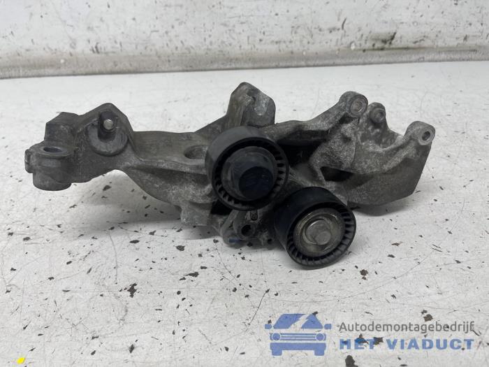 Gebruikte Dynamosteun onder Renault Master III (FV) 2.3 dCi 125 16V FWD Prijs € 54,45 Inclusief btw aangeboden door Het Viaduct