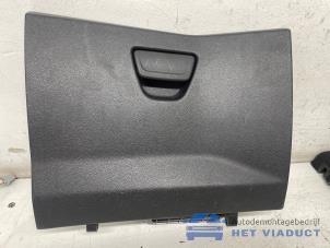 Gebruikte Dashboardkastje Ford B-Max (JK8) 1.0 EcoBoost 12V 100 Prijs € 30,00 Margeregeling aangeboden door Het Viaduct