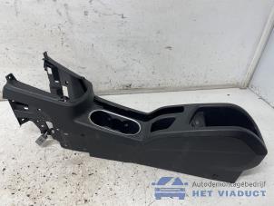 Gebruikte Middenconsoles Ford B-Max (JK8) 1.0 EcoBoost 12V 100 Prijs € 65,00 Margeregeling aangeboden door Het Viaduct