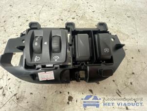 Gebruikte Cockpit dimmer Renault Clio IV (5R) 0.9 Energy TCE 75 12V Prijs € 50,00 Margeregeling aangeboden door Het Viaduct