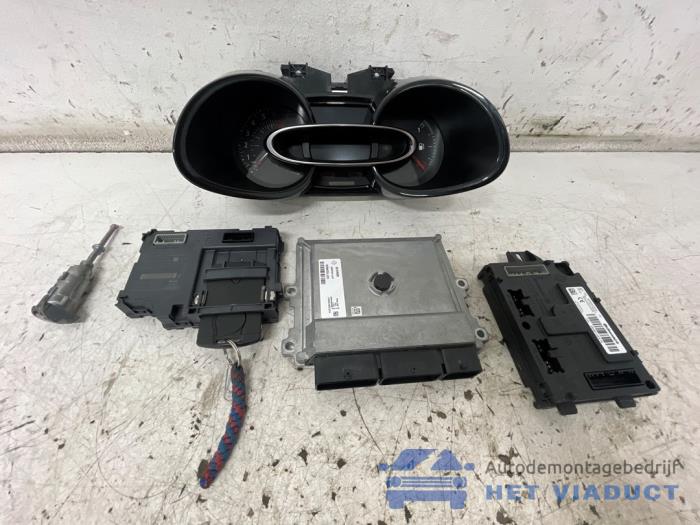 Gebruikte Kontaktslot + computer Renault Clio IV (5R) 0.9 Energy TCE 75 12V Prijs € 350,00 Margeregeling aangeboden door Het Viaduct