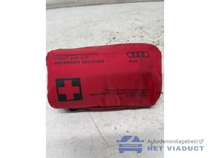 Gebruikte EHBO kit Audi A3 Sportback (8VA/8VF) 1.4 TFSI 16V 40 e-tron Prijs € 10,00 Margeregeling aangeboden door Het Viaduct