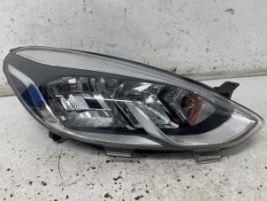 Gebruikte Koplamp rechts Ford Fiesta 7 1.5 TDCi 85 Prijs € 220,00 Margeregeling aangeboden door Het Viaduct