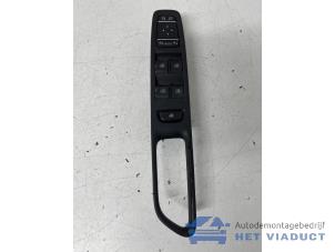 Gebruikte Schakelblok ruiten Renault Captur (2R) 0.9 Energy TCE 12V Prijs € 35,00 Margeregeling aangeboden door Het Viaduct