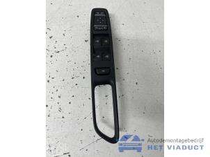 Gebruikte Schakelblok ruiten Renault Captur (2R) 0.9 Energy TCE 12V Prijs € 35,00 Margeregeling aangeboden door Het Viaduct