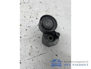 Gebruikte Spanrol Multiriem Opel Vivaro 1.9 DI Prijs € 30,00 Margeregeling aangeboden door Het Viaduct