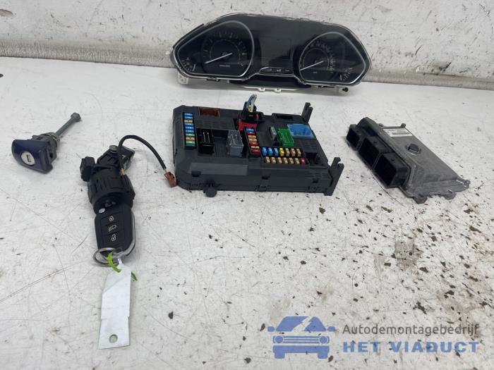 Gebruikte Kontaktslot + computer Peugeot 208 I (CA/CC/CK/CL) 1.2 Vti 12V PureTech Prijs € 250,00 Margeregeling aangeboden door Het Viaduct