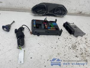 Gebruikte Kontaktslot + computer Peugeot 208 I (CA/CC/CK/CL) 1.2 Vti 12V PureTech Prijs € 250,00 Margeregeling aangeboden door Het Viaduct