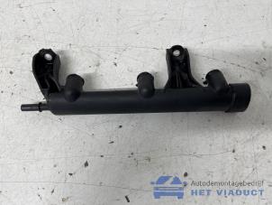 Gebruikte Injector brug Peugeot 208 I (CA/CC/CK/CL) 1.2 Vti 12V PureTech Prijs € 35,00 Margeregeling aangeboden door Het Viaduct