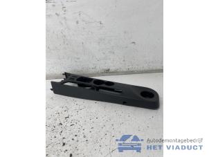 Gebruikte Middenconsoles Renault Captur (2R) 1.2 TCE 16V EDC Prijs € 40,00 Margeregeling aangeboden door Het Viaduct